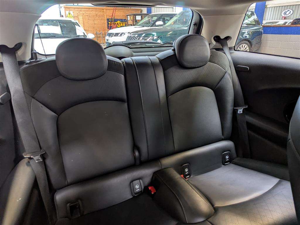 <p>2015 MINI COOPER</p>