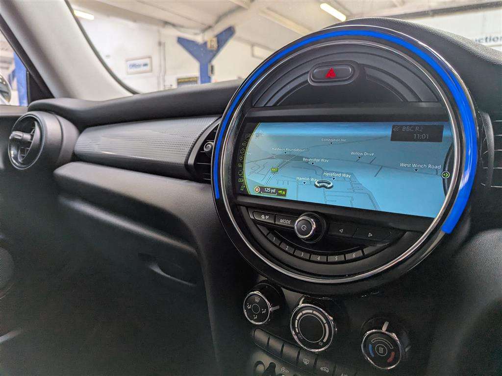 <p>2015 MINI COOPER</p>