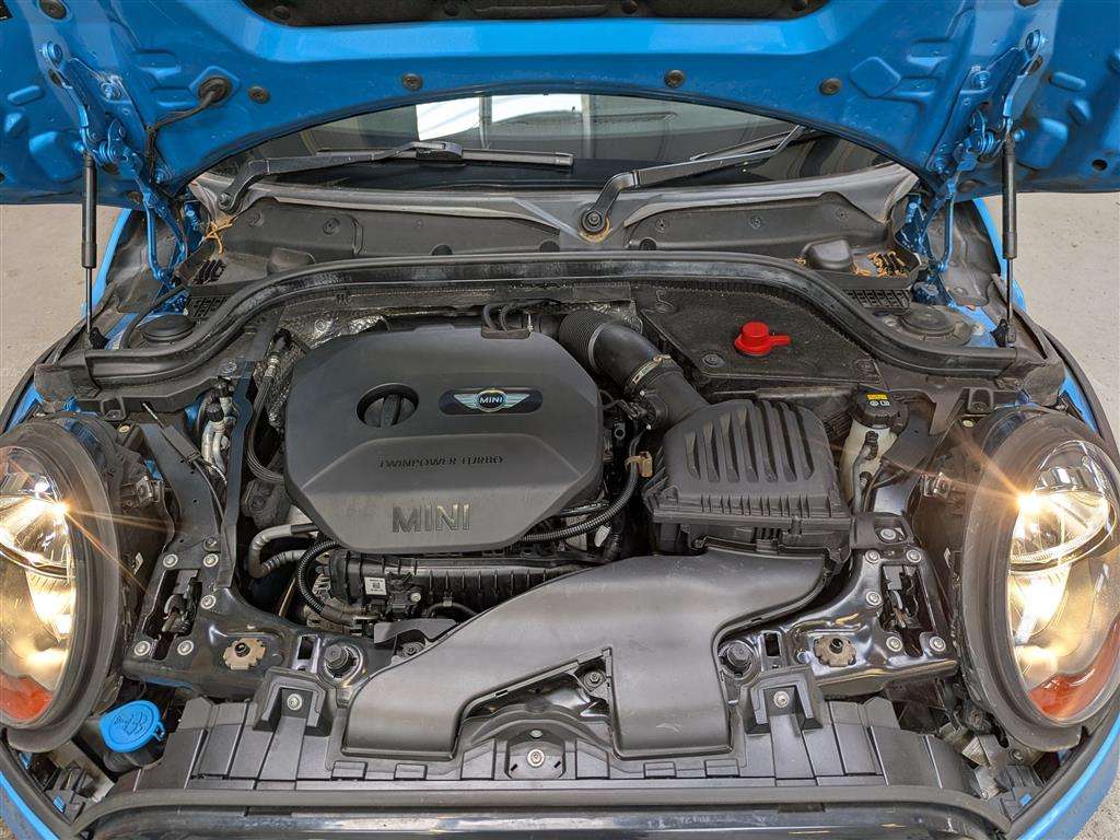 <p>2015 MINI COOPER</p>