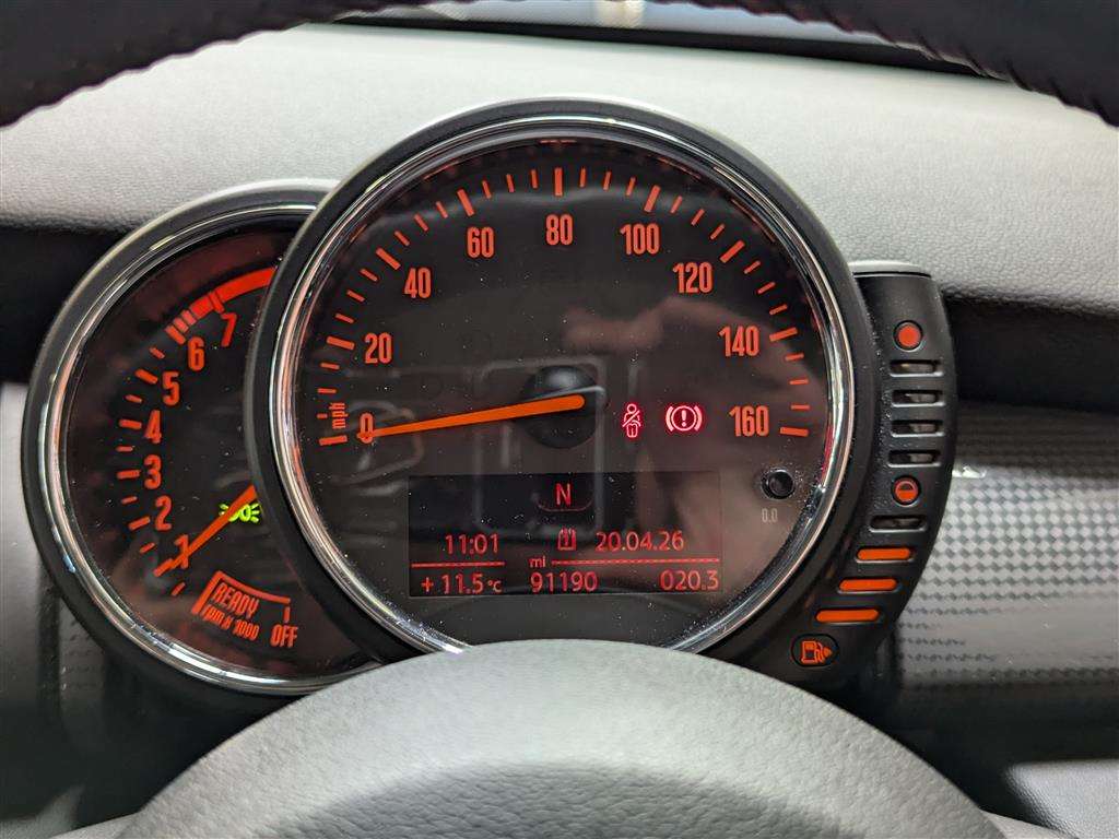 <p>2015 MINI COOPER</p>