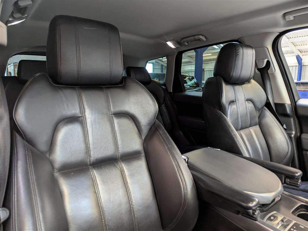 <p>2014 LAND ROVER RANGE ROVER SPORT SE TDV6</p>