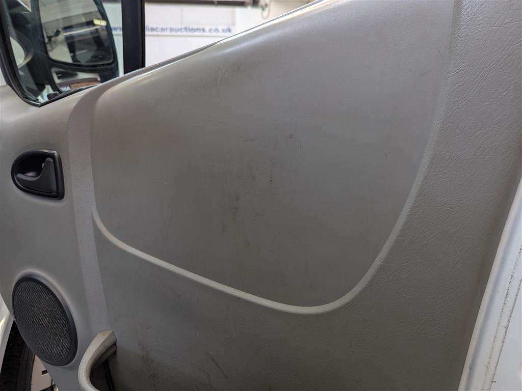 <p>2012 RENAULT TRAFIC SL29 DCI</p>