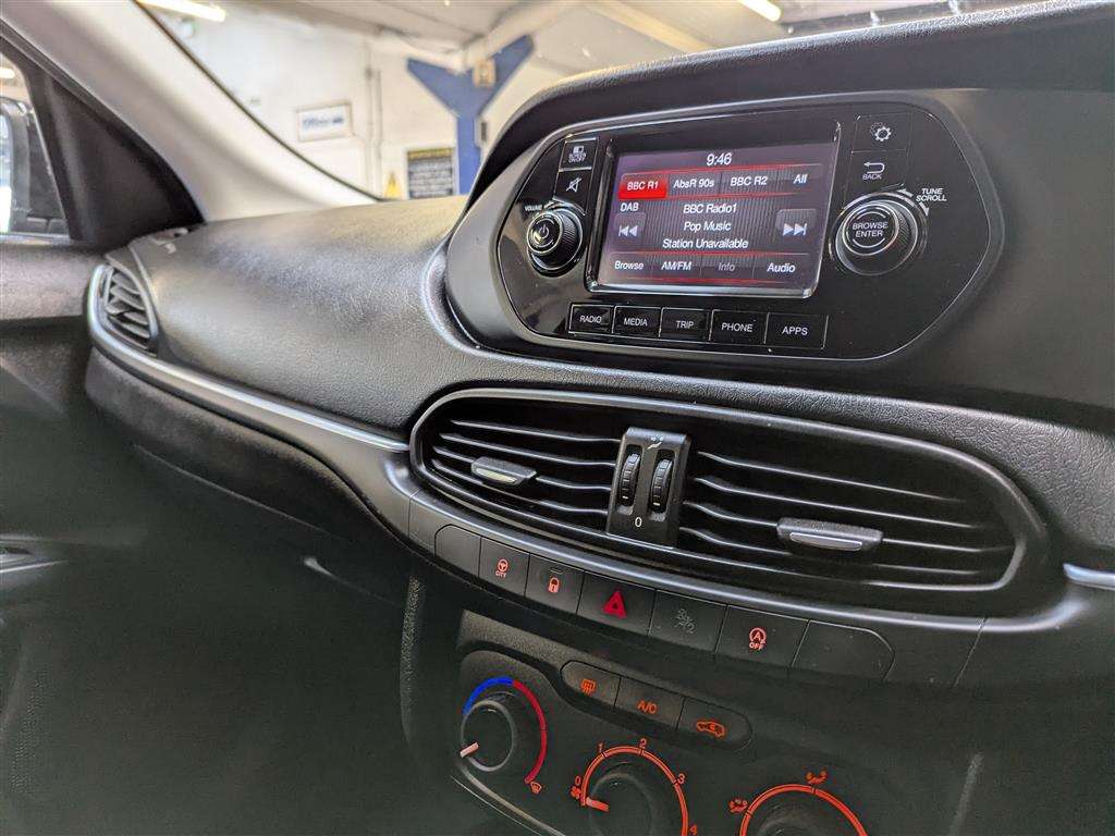 <p>2016 FIAT TIPO EASY + MULITJET</p>