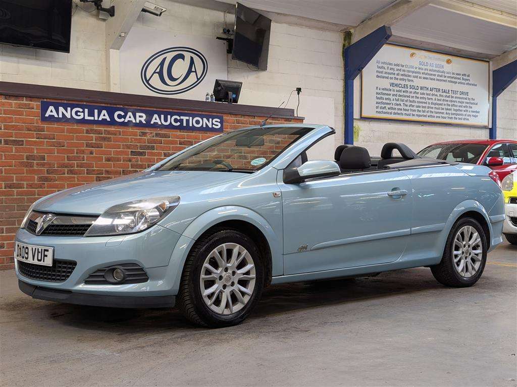 <p>2009 VAUXHALL ASTRA TWINTOP SPORT</p>