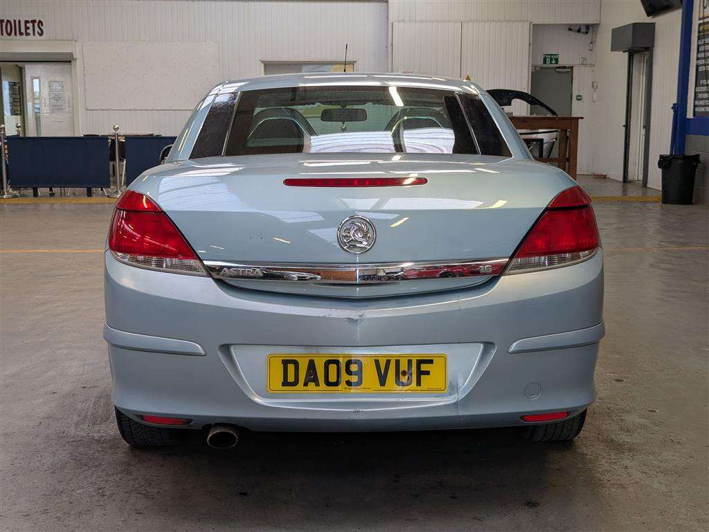 <p>2009 VAUXHALL ASTRA TWINTOP SPORT</p>