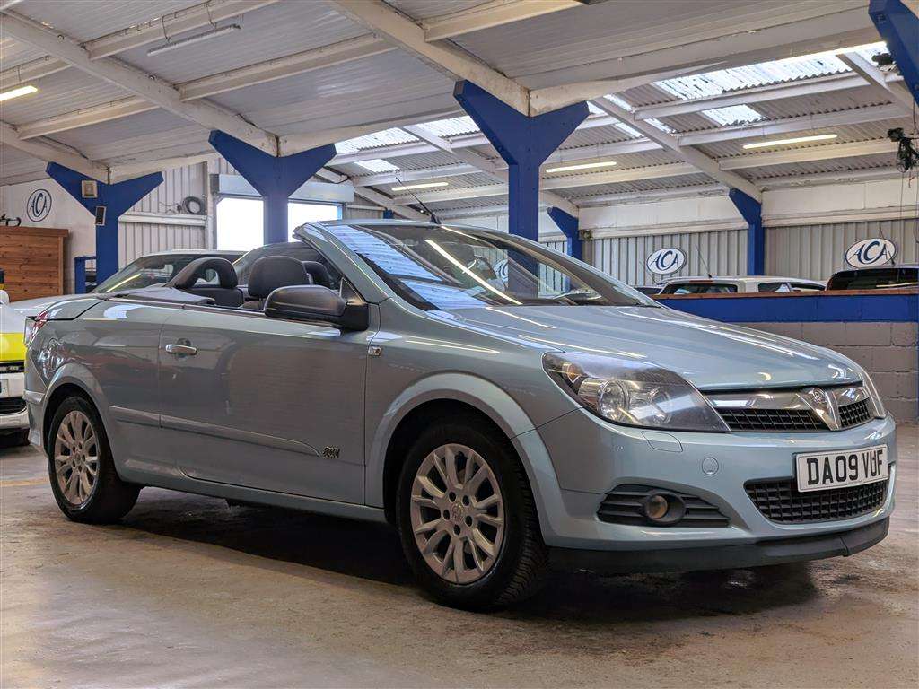 <p>2009 VAUXHALL ASTRA TWINTOP SPORT</p>