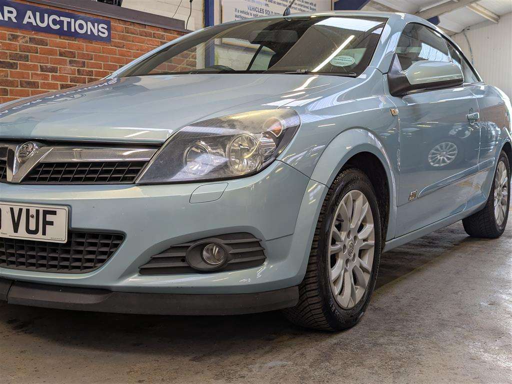 <p>2009 VAUXHALL ASTRA TWINTOP SPORT</p>