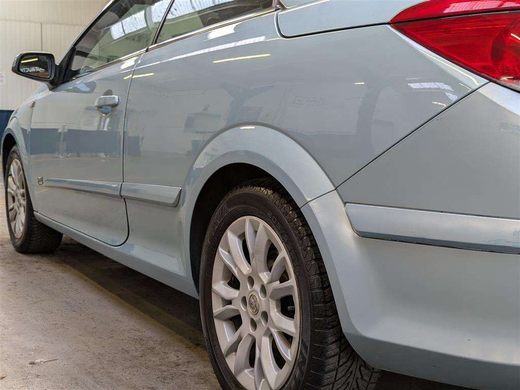 <p>2009 VAUXHALL ASTRA TWINTOP SPORT</p>