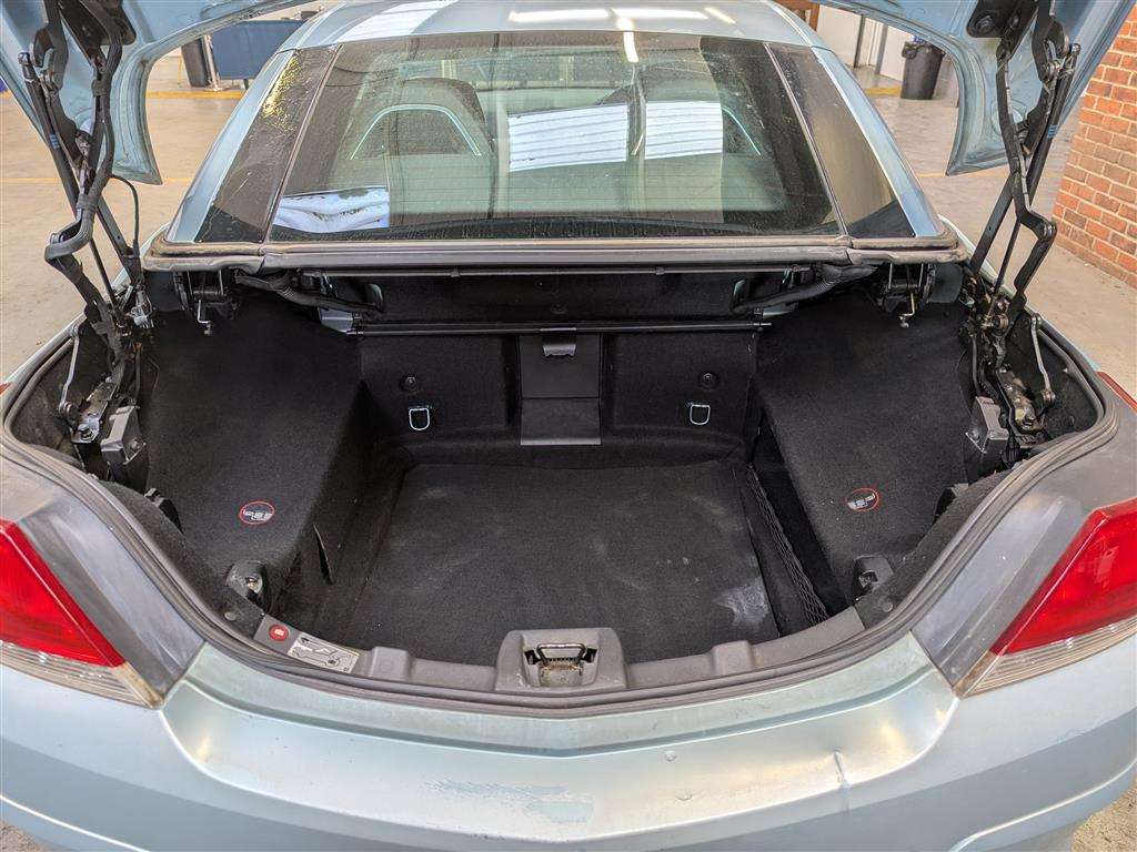 <p>2009 VAUXHALL ASTRA TWINTOP SPORT</p>