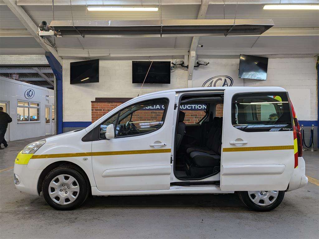 <p>2014 PEUGEOT PREMIER S</p>