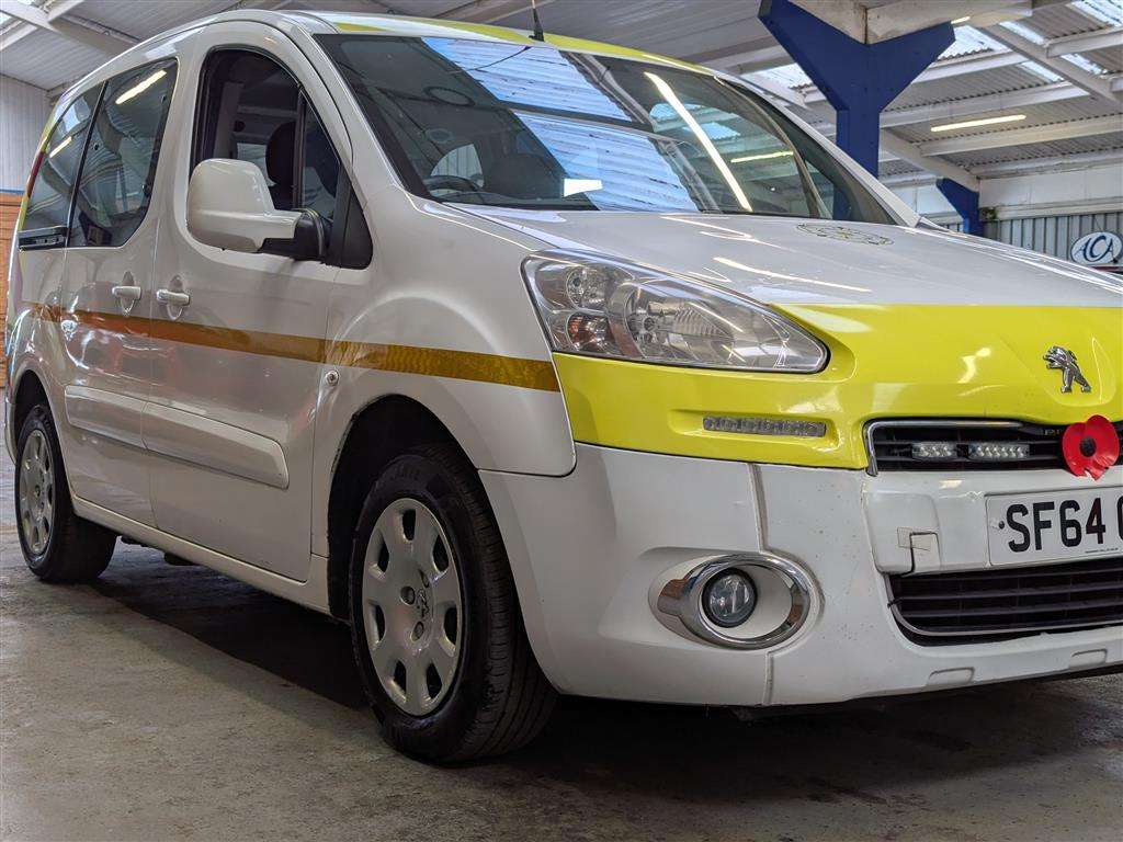 <p>2014 PEUGEOT PREMIER S</p>