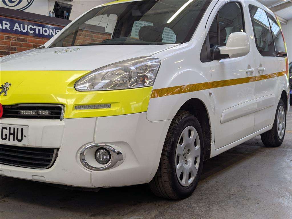 <p>2014 PEUGEOT PREMIER S</p>