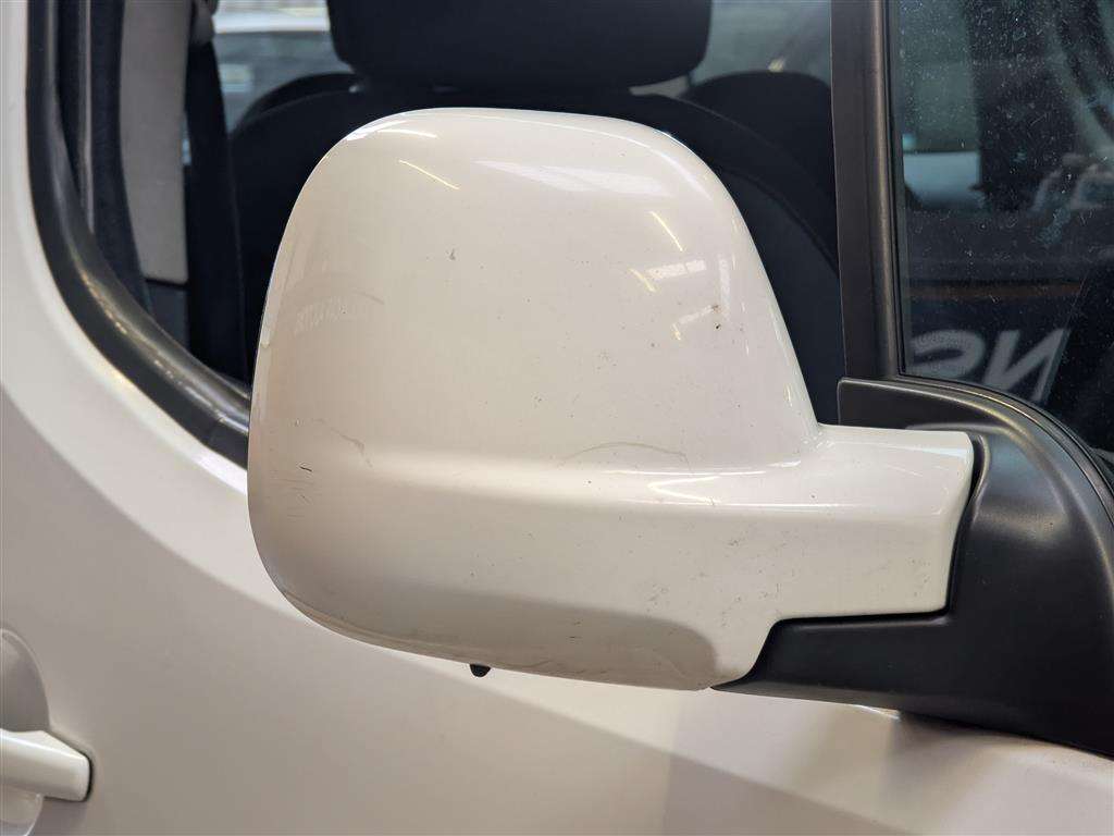 <p>2014 PEUGEOT PREMIER S</p>