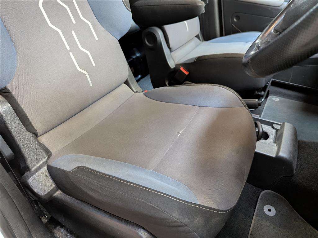 <p>2014 PEUGEOT PREMIER S</p>