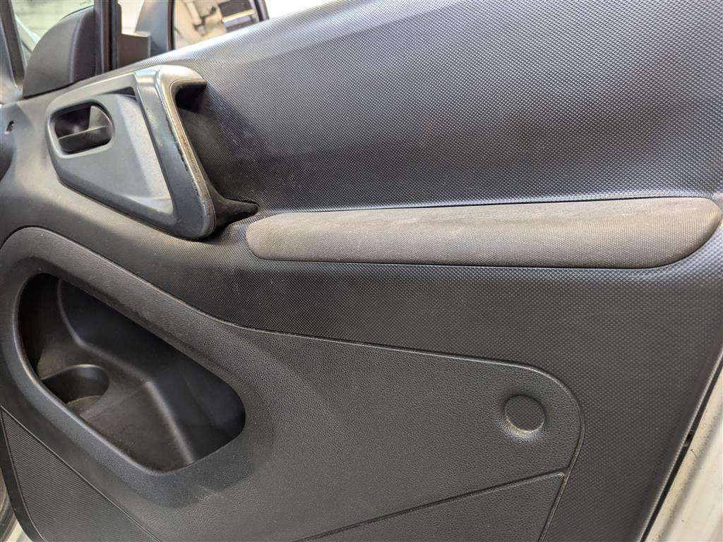 <p>2014 PEUGEOT PREMIER S</p>