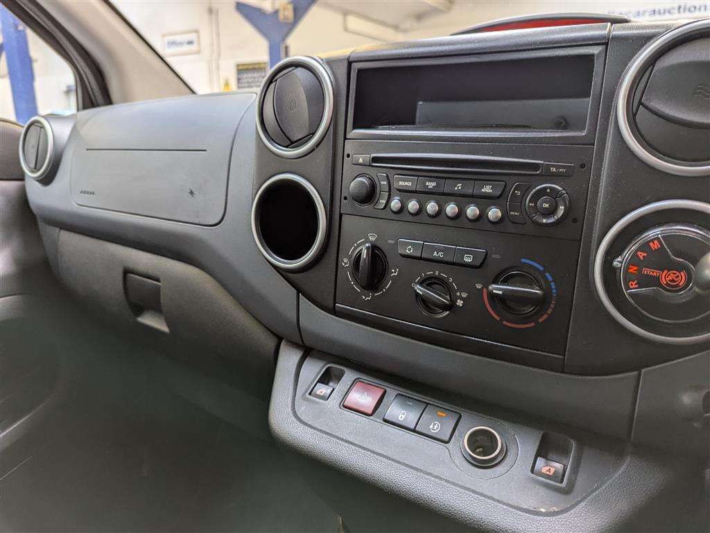 <p>2014 PEUGEOT PREMIER S</p>