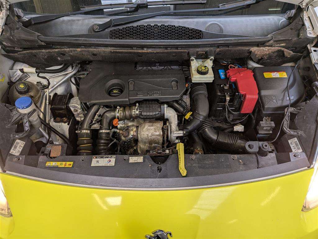 <p>2014 PEUGEOT PREMIER S</p>