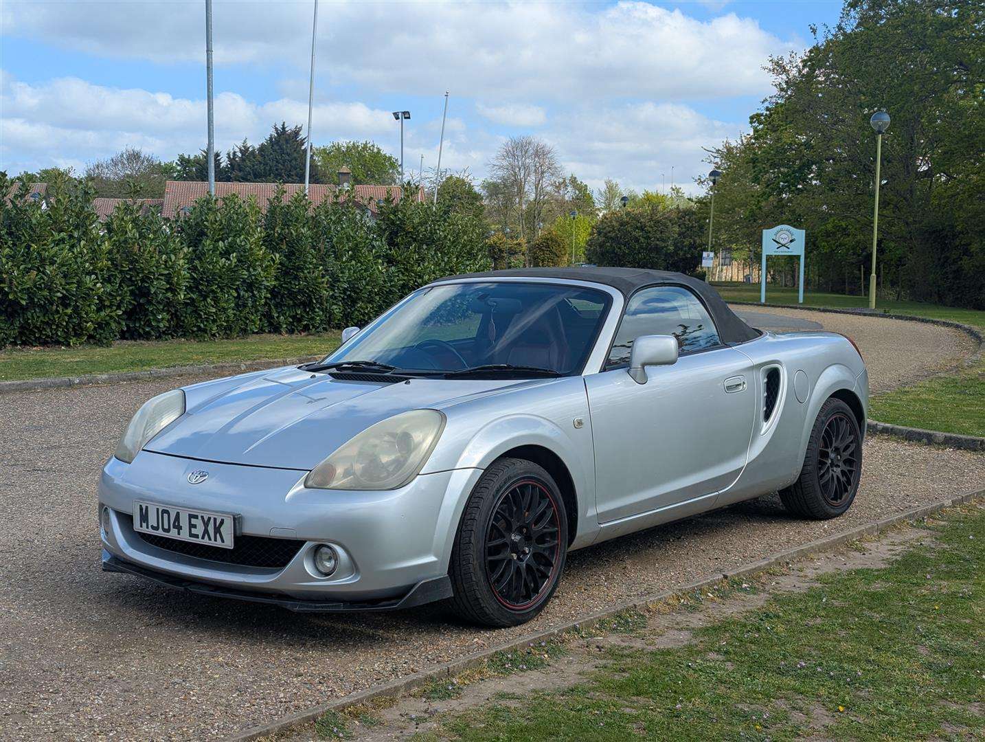 <p>2004 TOYOTA MR2 ROADSTER VVTI</p>