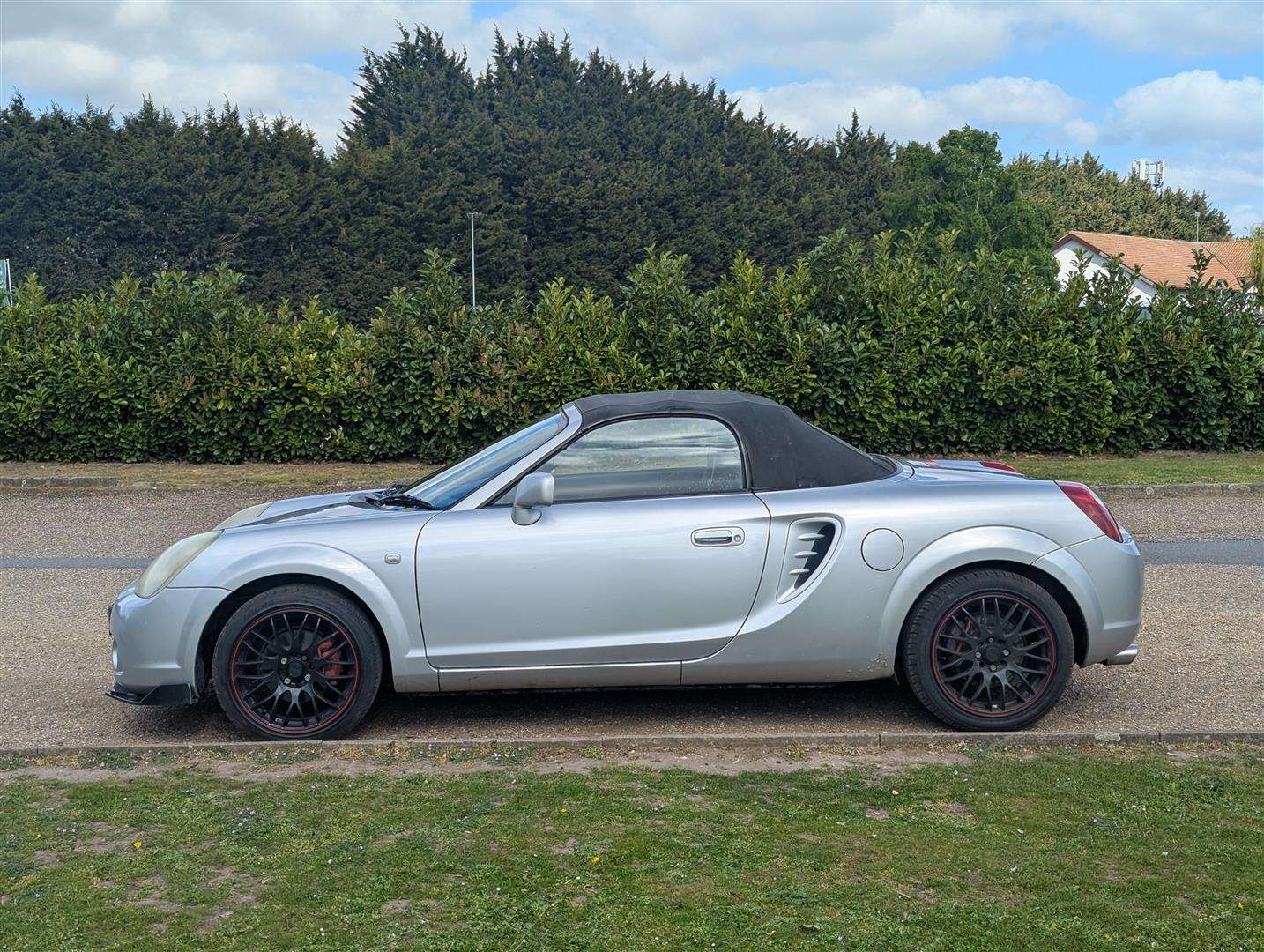<p>2004 TOYOTA MR2 ROADSTER VVTI</p>