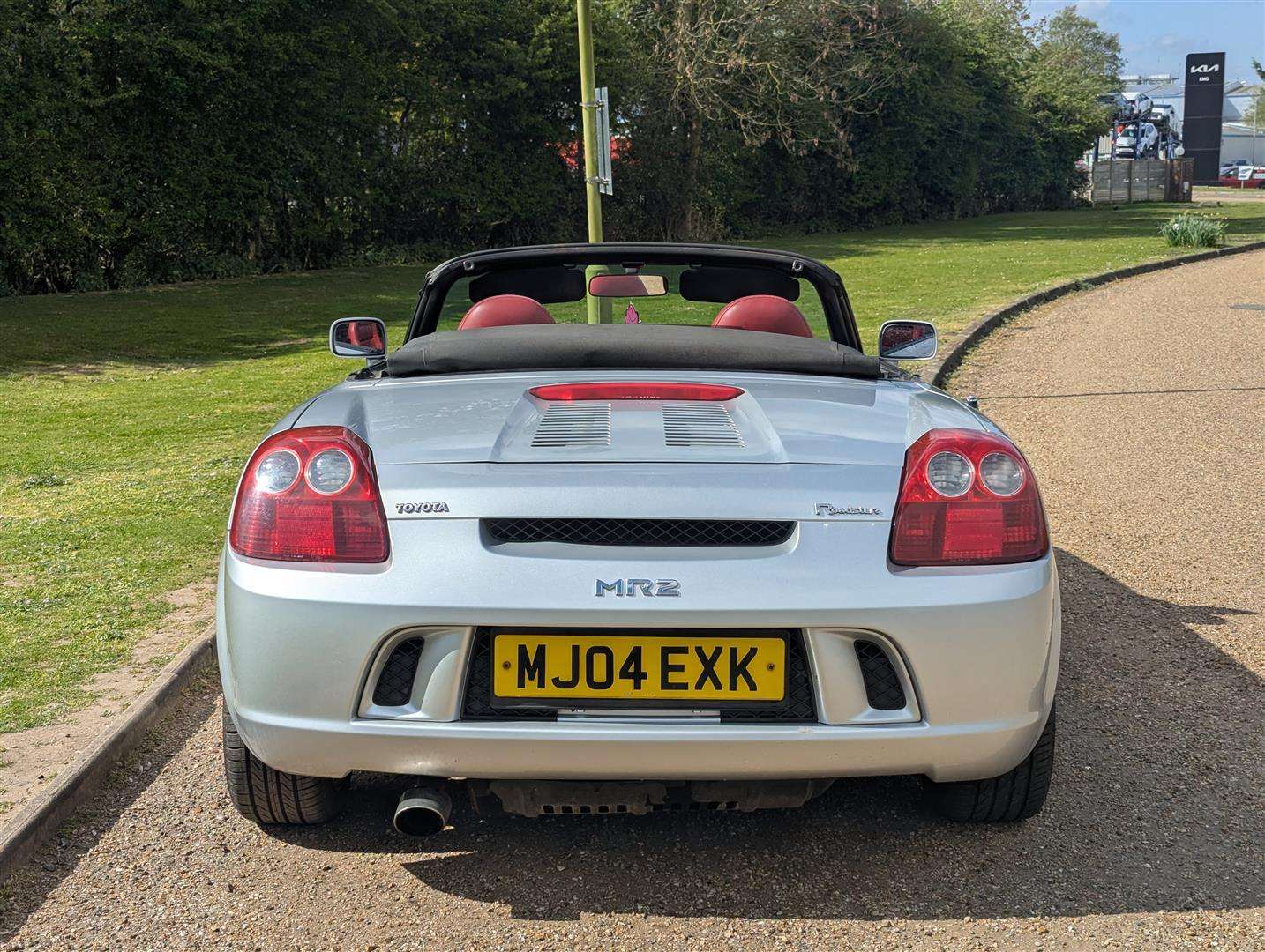 <p>2004 TOYOTA MR2 ROADSTER VVTI</p>
