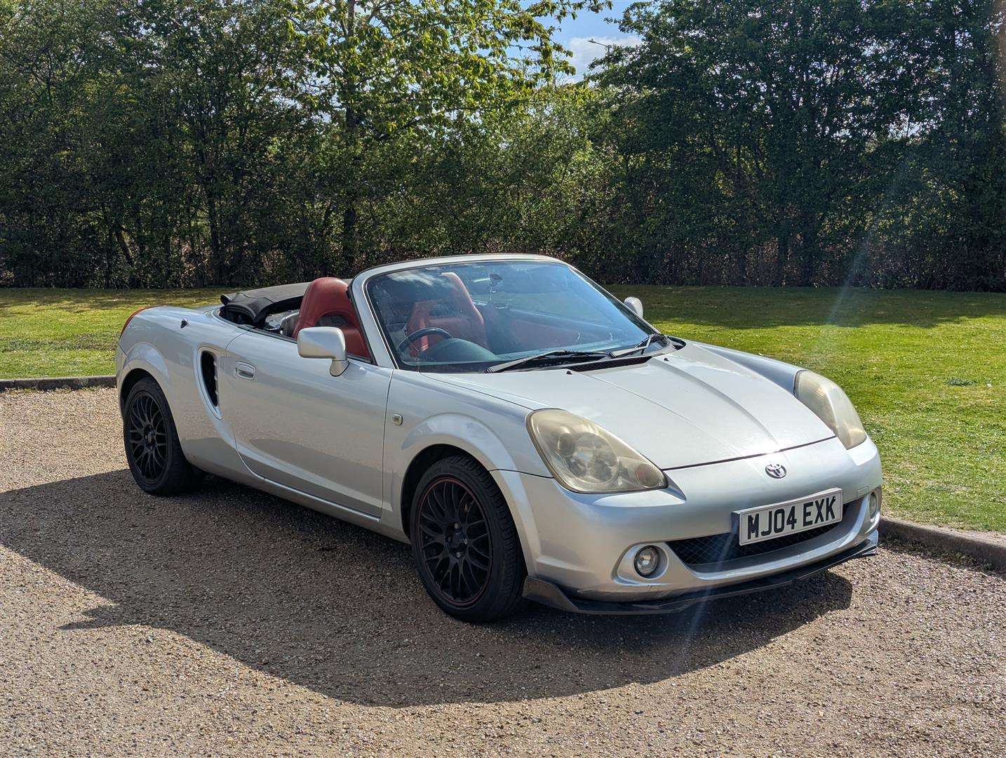 <p>2004 TOYOTA MR2 ROADSTER VVTI</p>