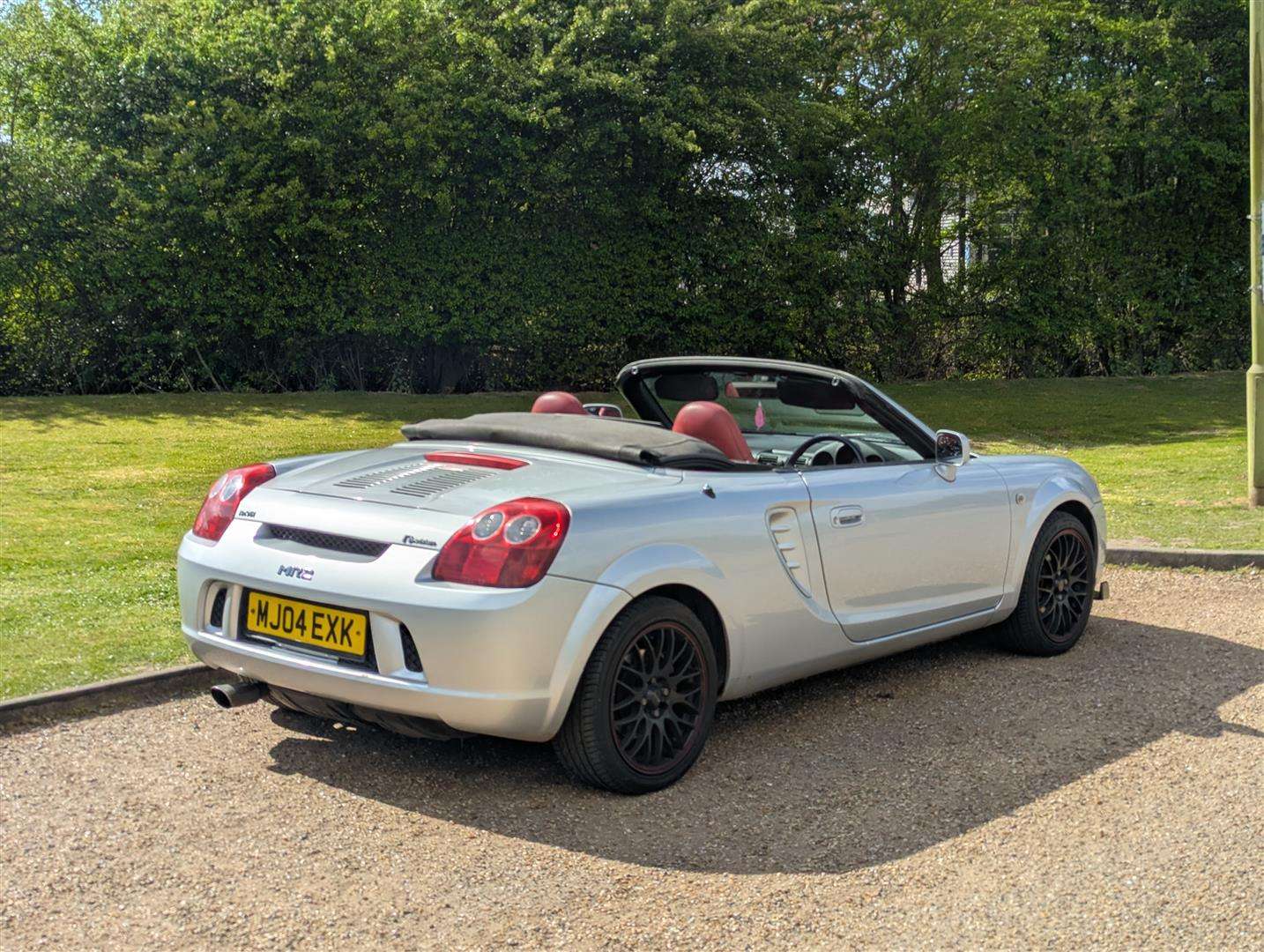 <p>2004 TOYOTA MR2 ROADSTER VVTI</p>