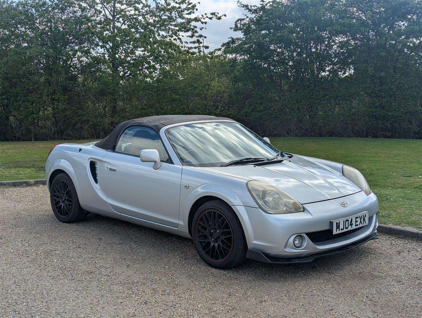<p>2004 TOYOTA MR2 ROADSTER VVTI</p>