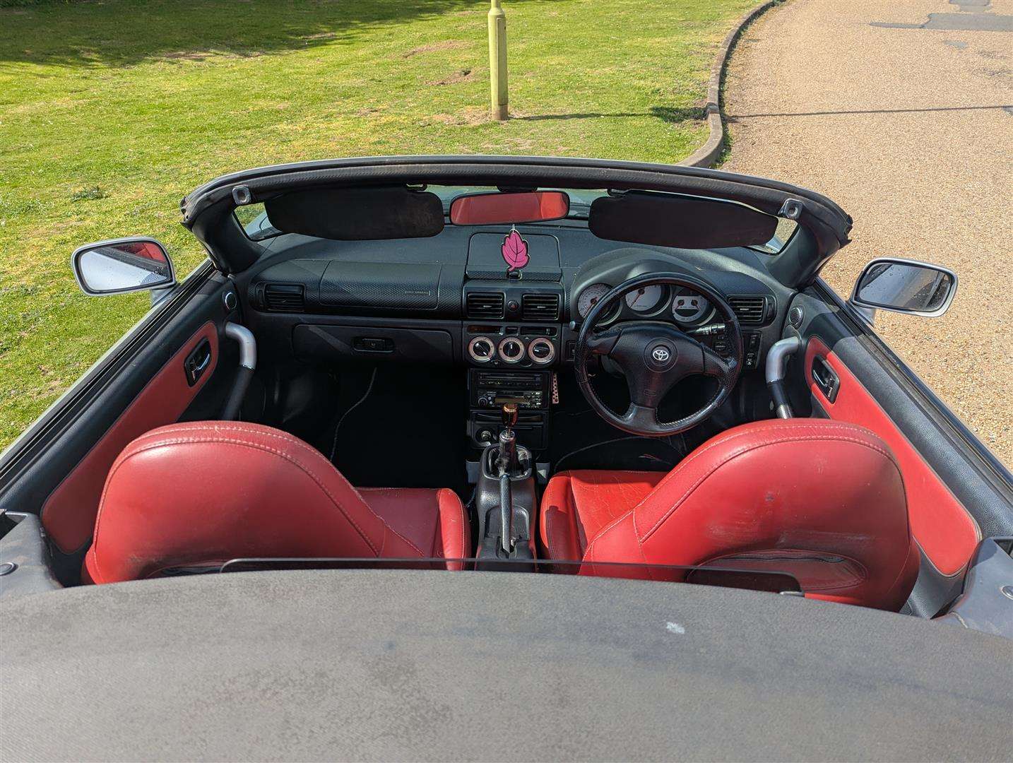 <p>2004 TOYOTA MR2 ROADSTER VVTI</p>
