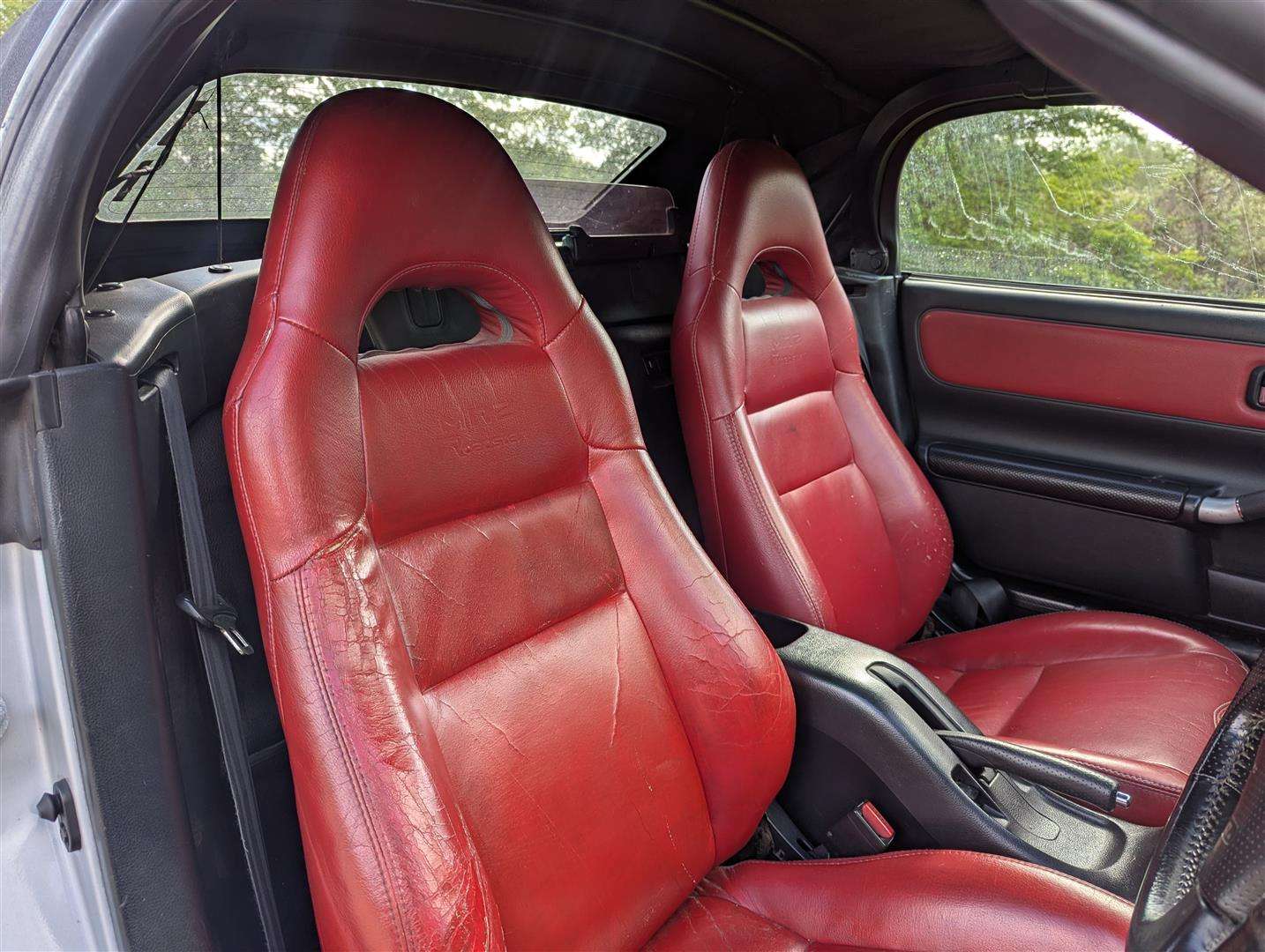 <p>2004 TOYOTA MR2 ROADSTER VVTI</p>