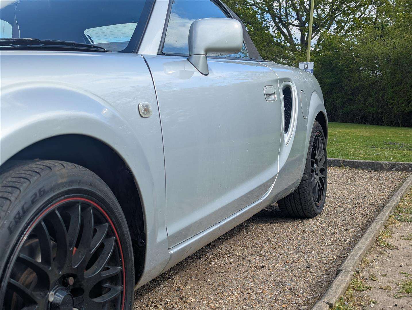 <p>2004 TOYOTA MR2 ROADSTER VVTI</p>