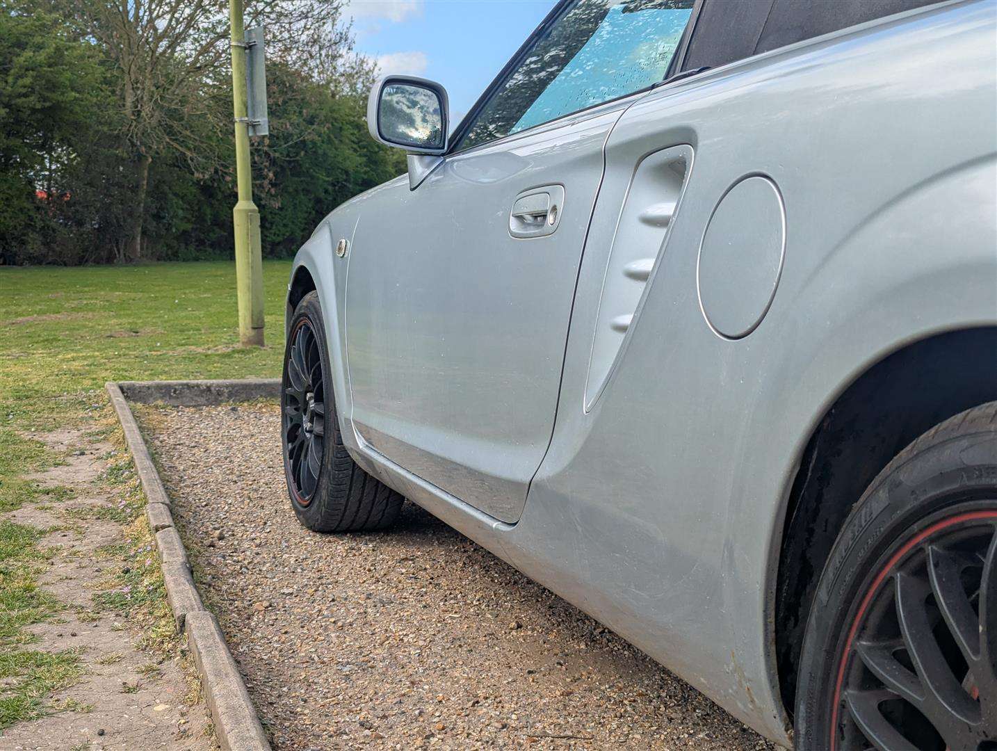 <p>2004 TOYOTA MR2 ROADSTER VVTI</p>