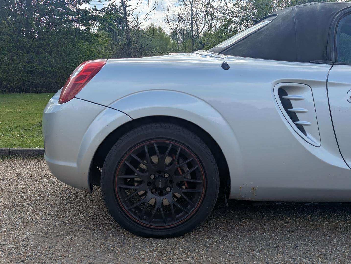 <p>2004 TOYOTA MR2 ROADSTER VVTI</p>