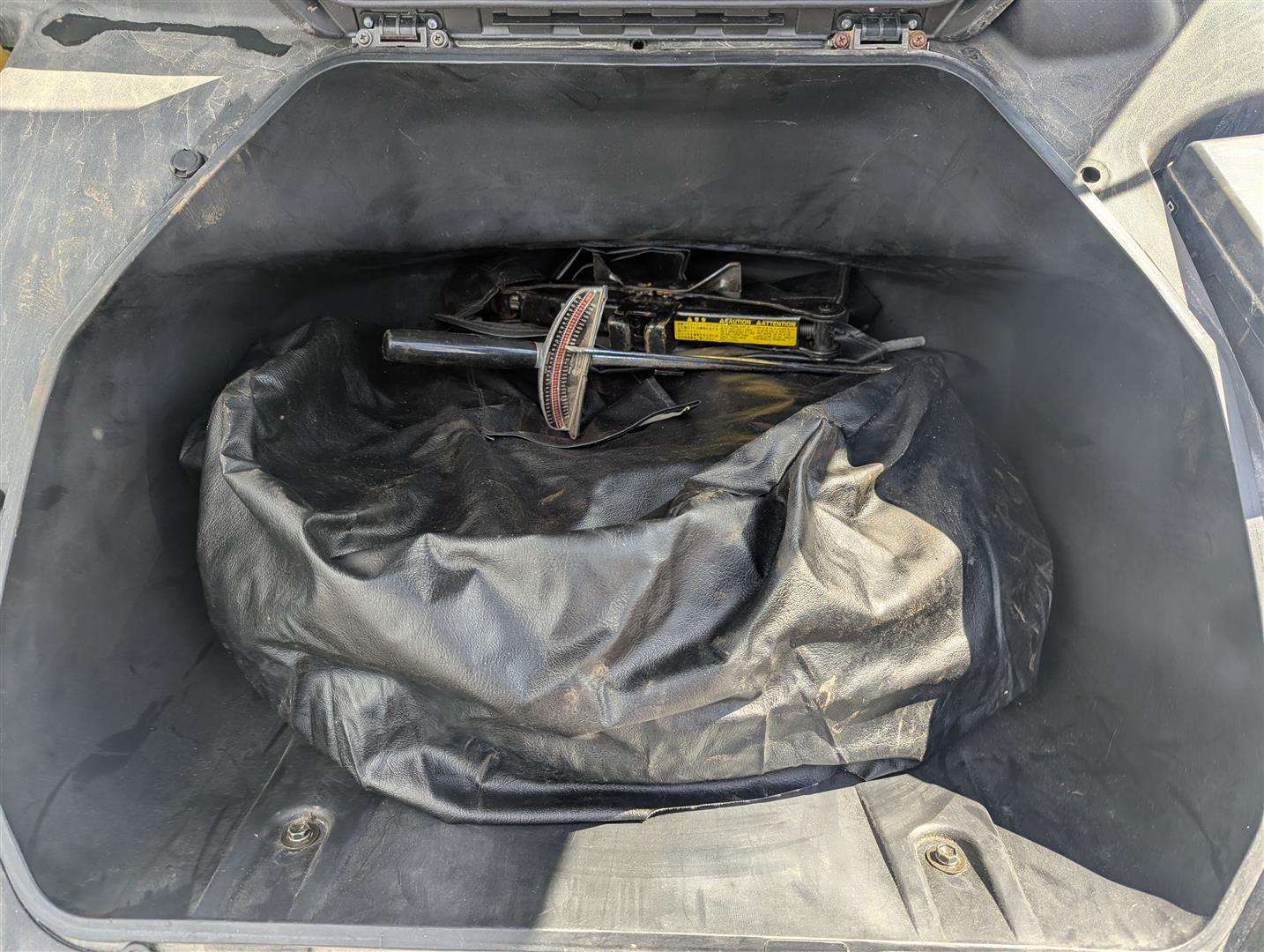 <p>2004 TOYOTA MR2 ROADSTER VVTI</p>