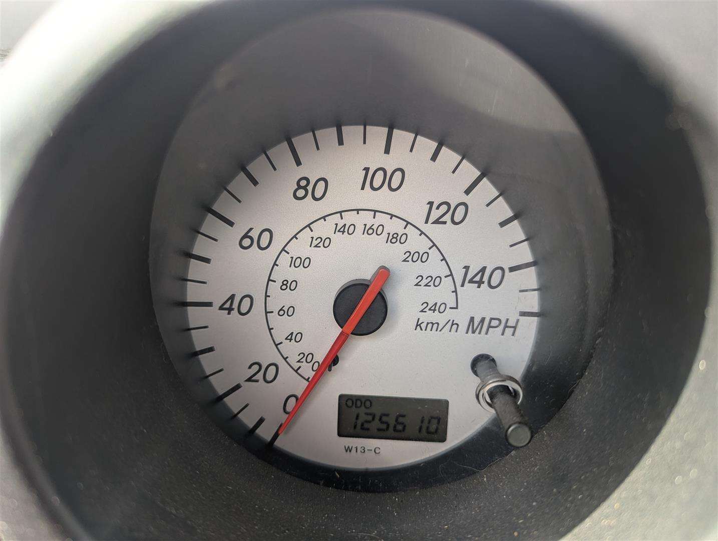 <p>2004 TOYOTA MR2 ROADSTER VVTI</p>