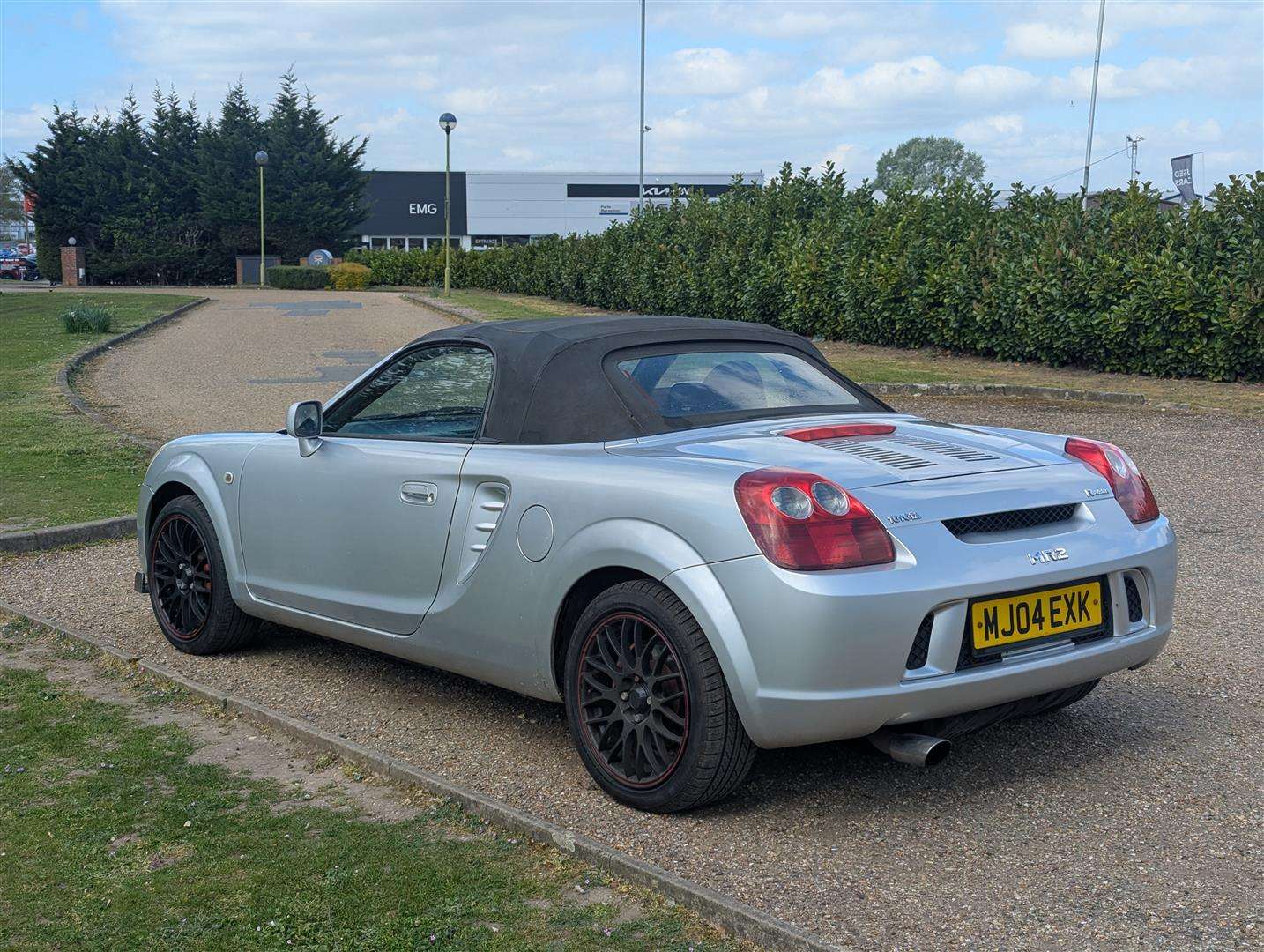 <p>2004 TOYOTA MR2 ROADSTER VVTI</p>