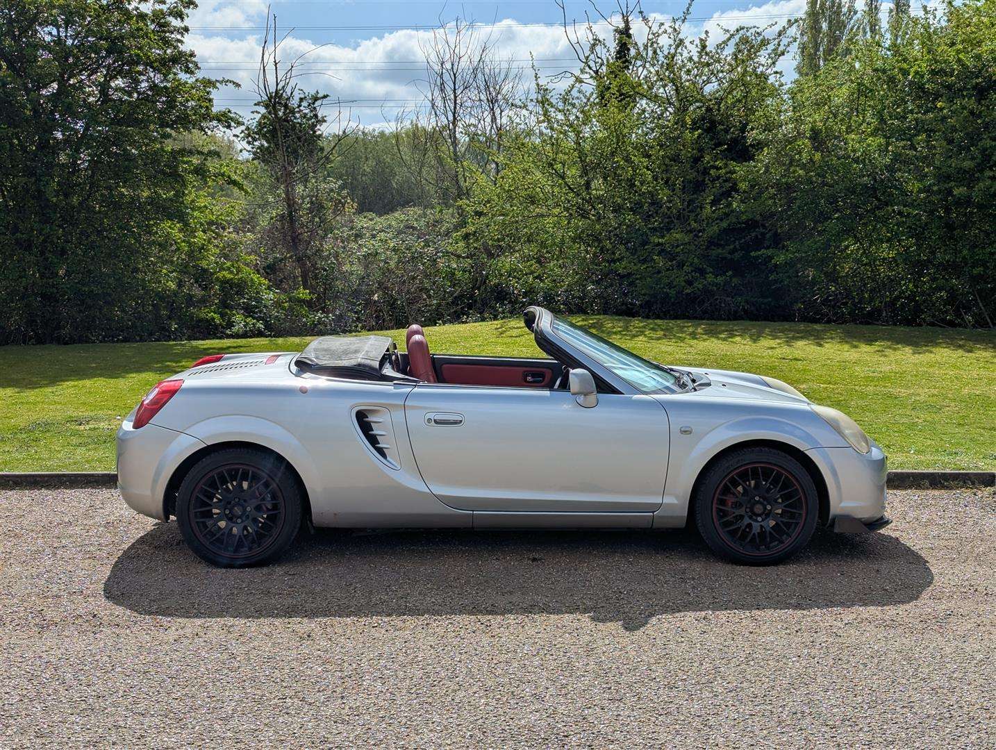 <p>2004 TOYOTA MR2 ROADSTER VVTI</p>
