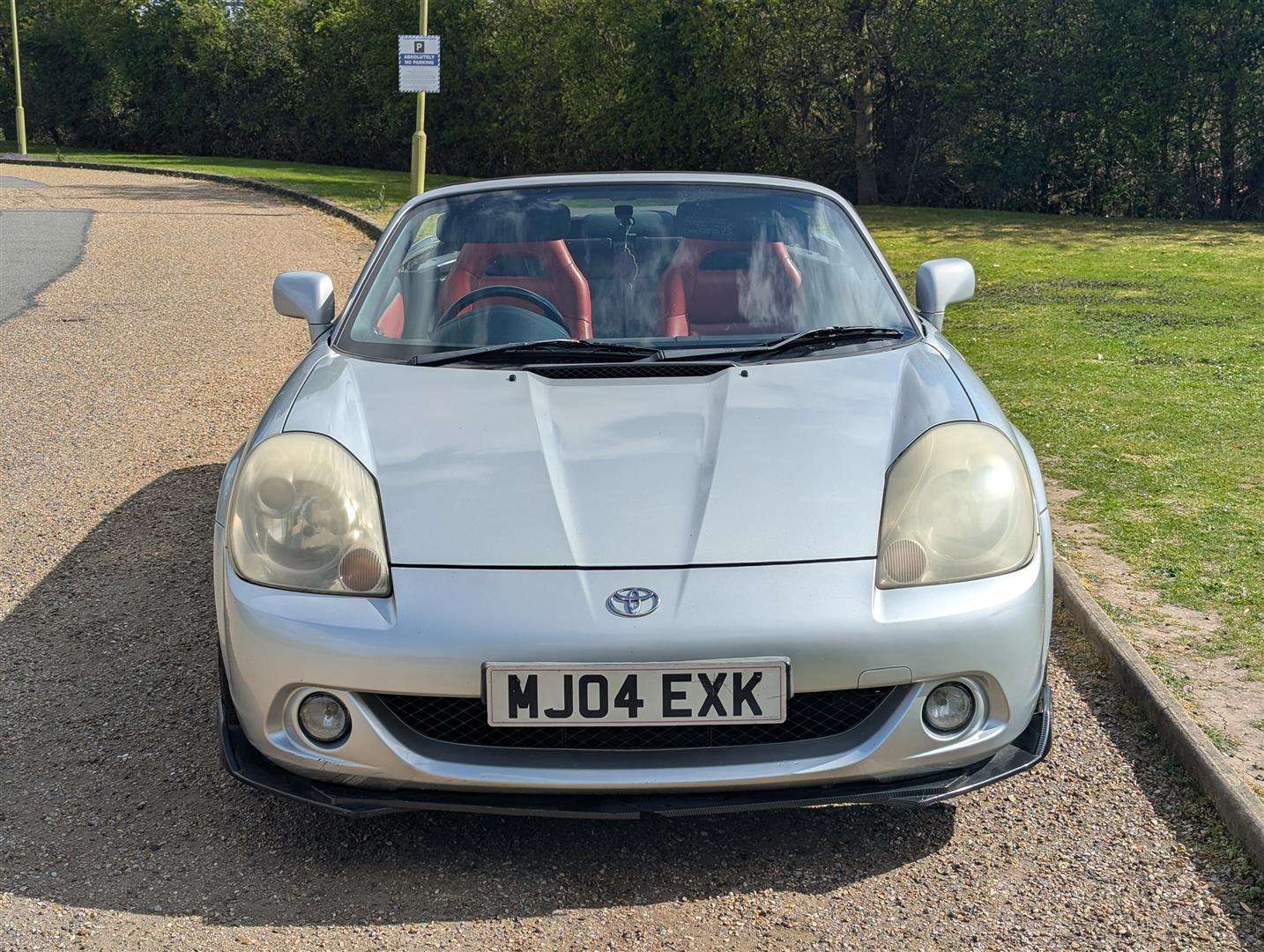 <p>2004 TOYOTA MR2 ROADSTER VVTI</p>