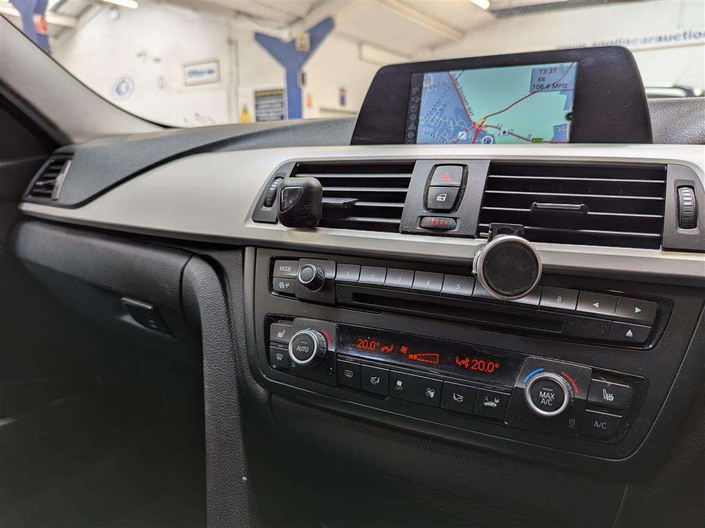 <p>2013 BMW 320D BUSINESS EFFICIENTDY</p>