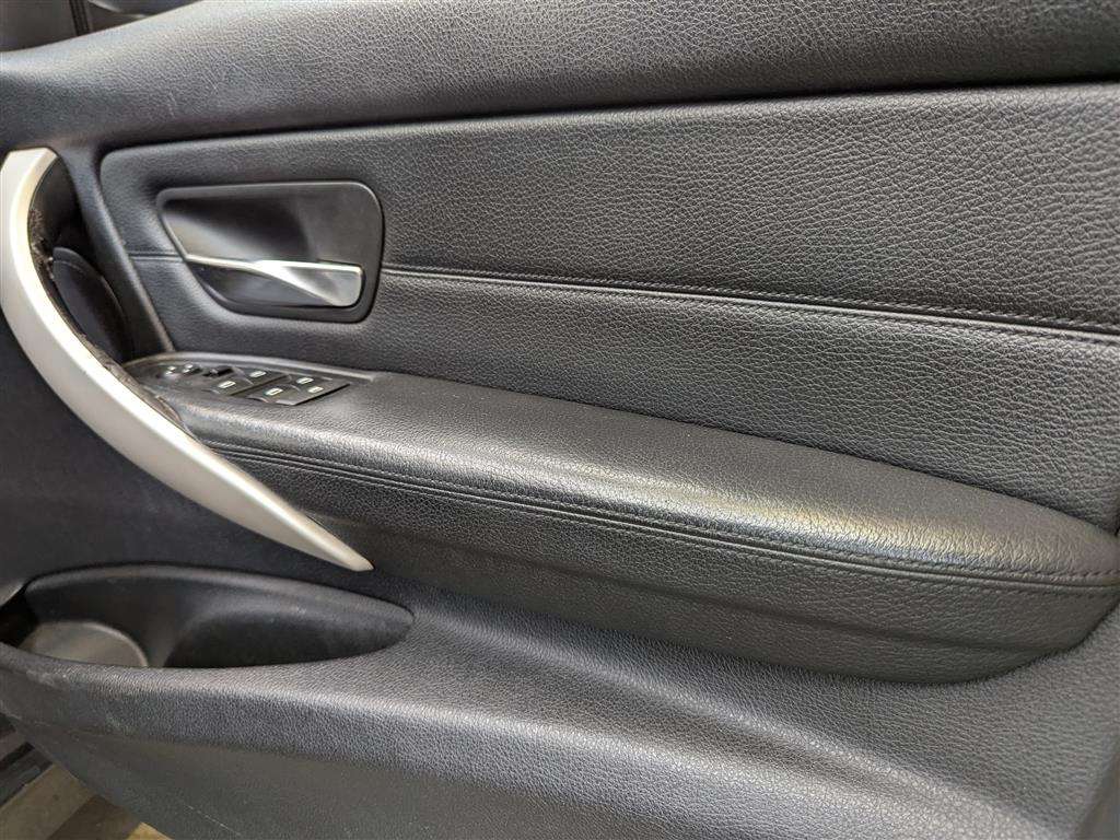 <p>2013 BMW 320D BUSINESS EFFICIENTDY</p>