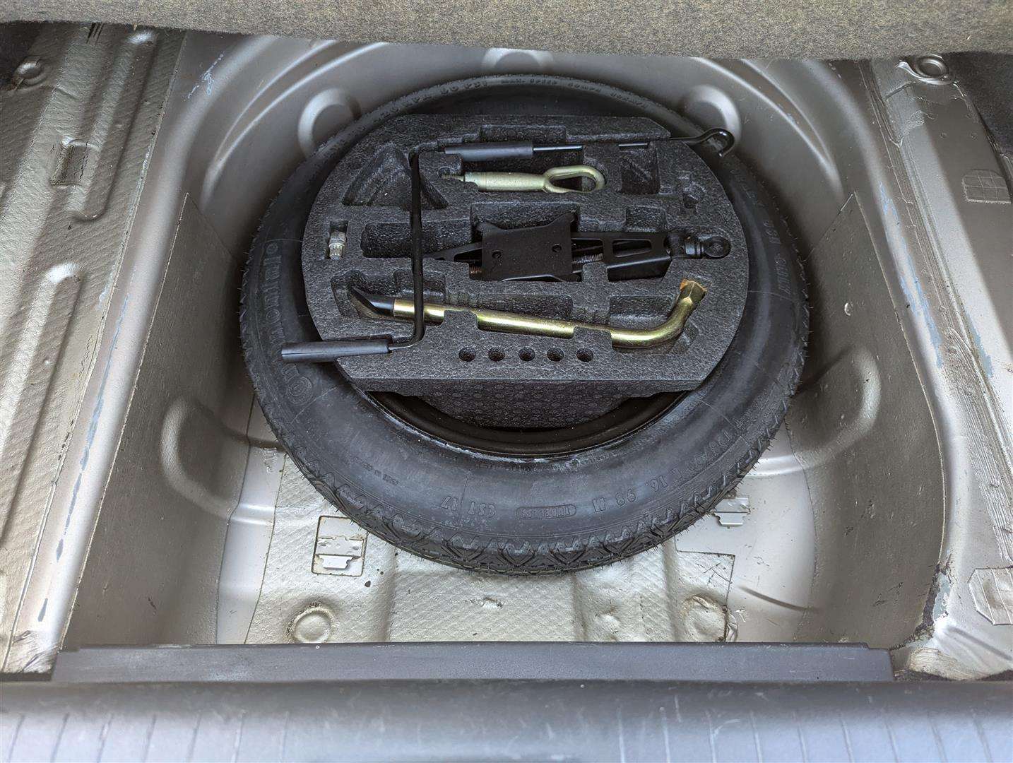 <p>2000 ROVER 75 CLUB AUTO</p>