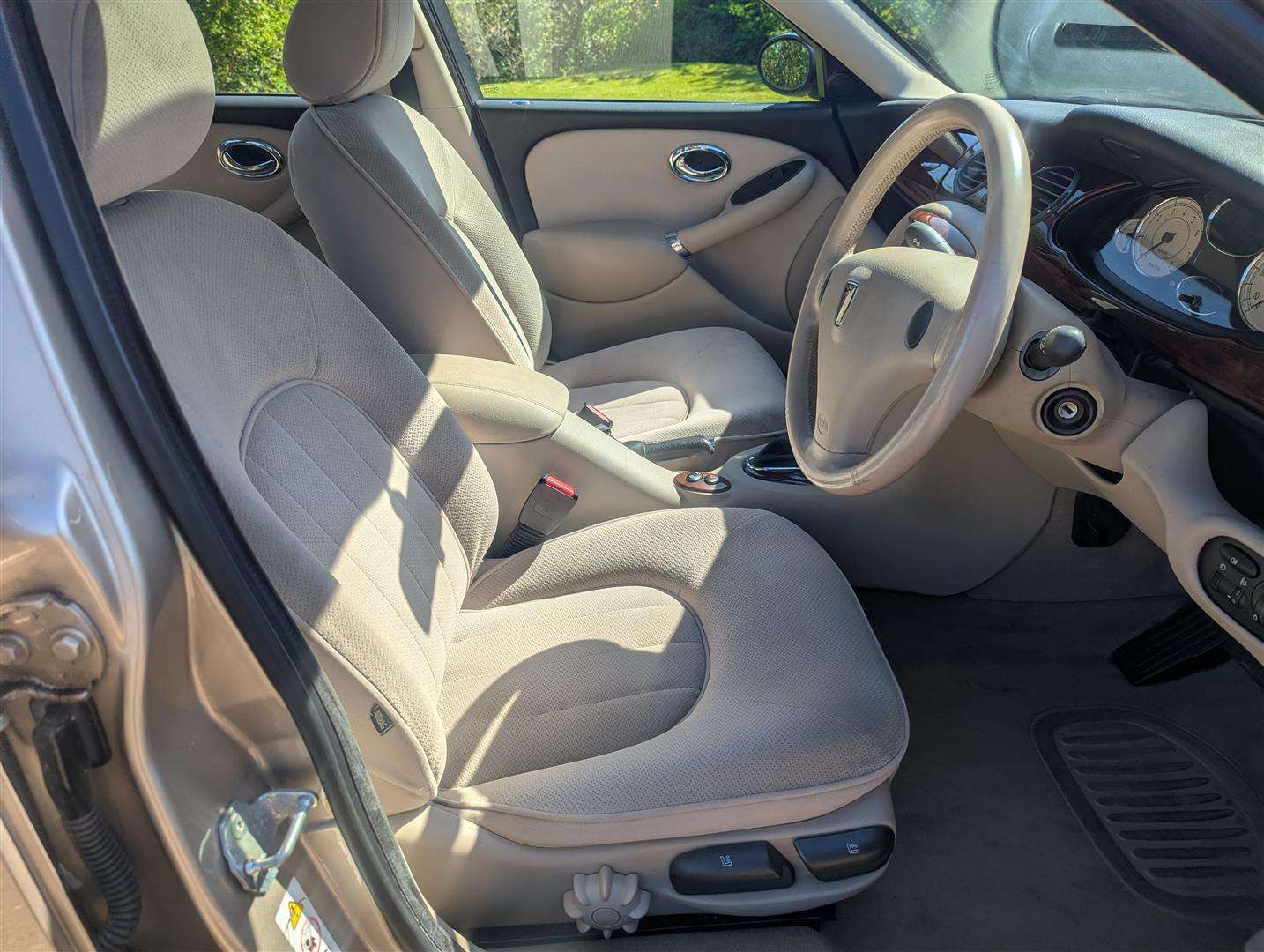 <p>2000 ROVER 75 CLUB AUTO</p>