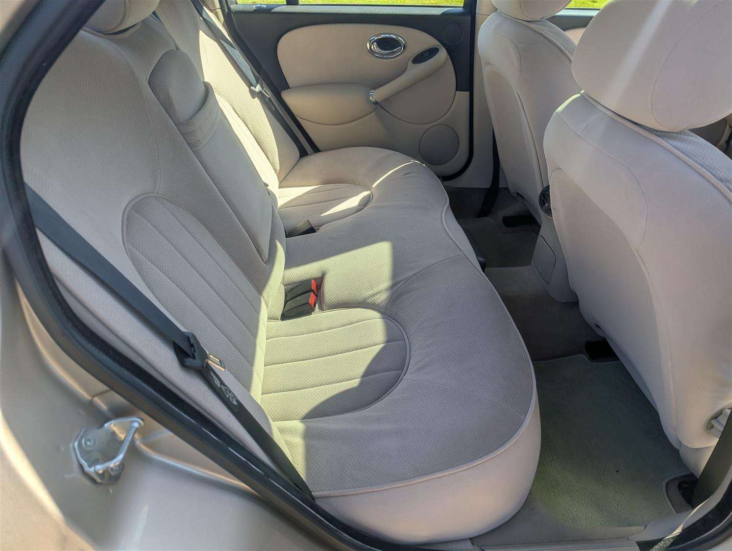 <p>2000 ROVER 75 CLUB AUTO</p>