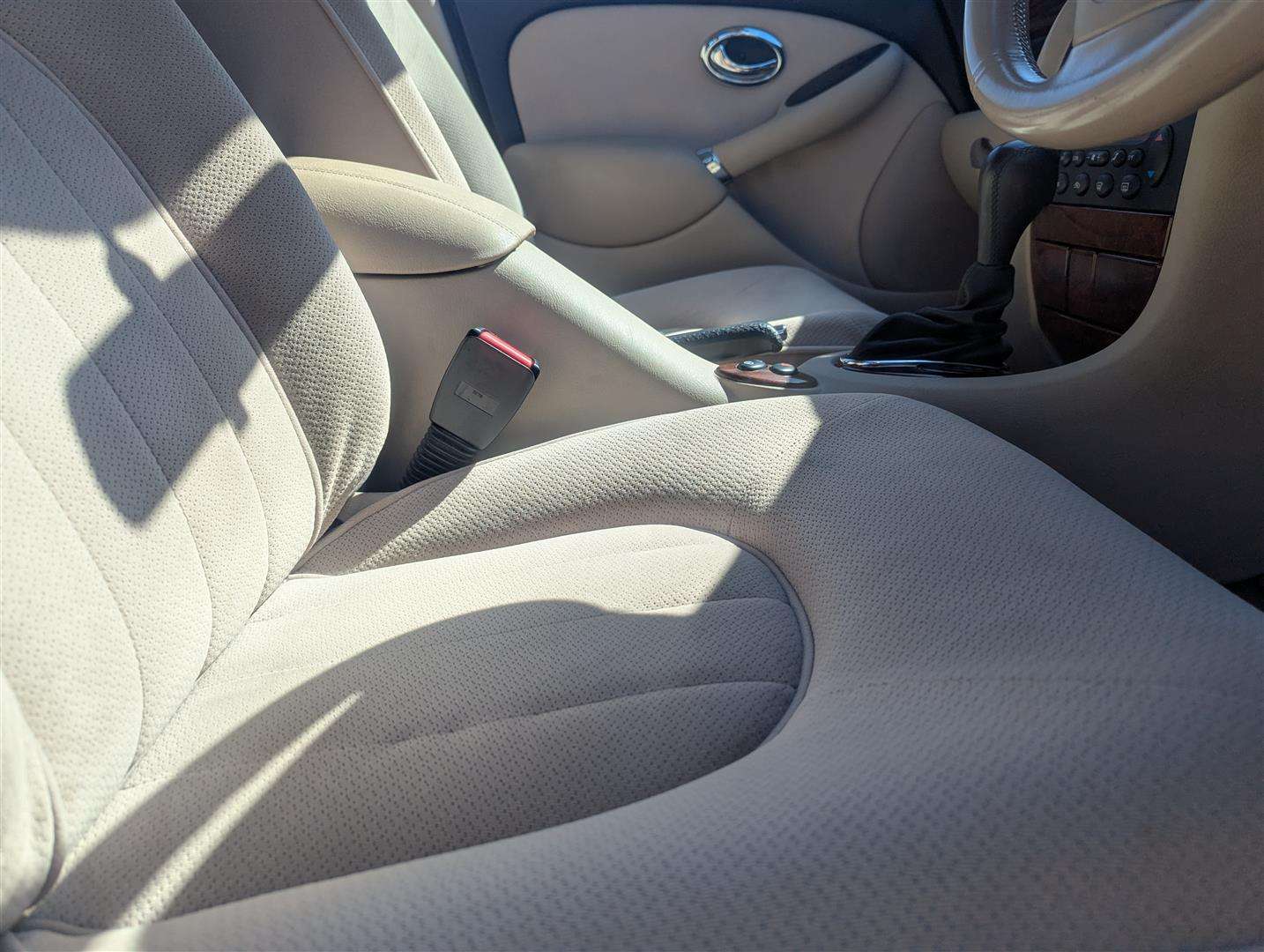 <p>2000 ROVER 75 CLUB AUTO</p>