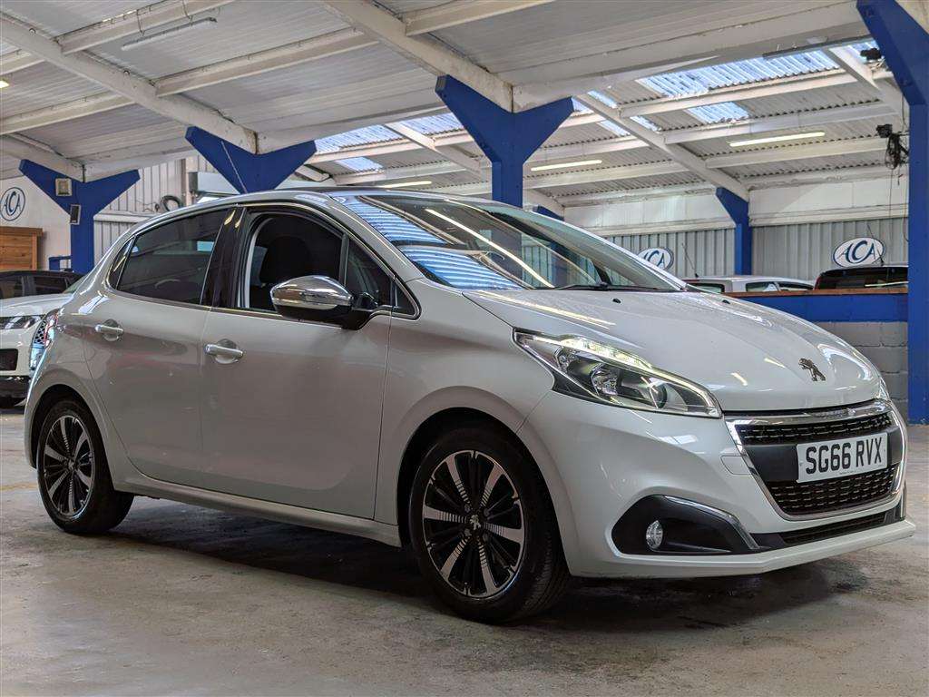 <p>2016 PEUGEOT 208 ALLURE</p>