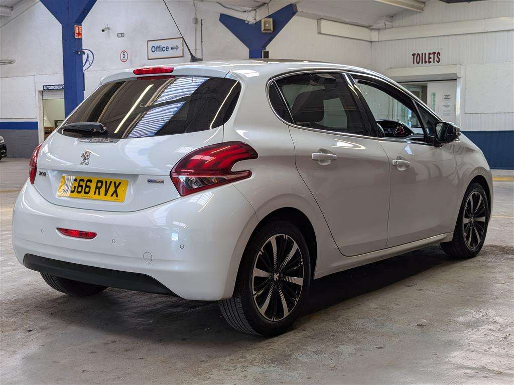 <p>2016 PEUGEOT 208 ALLURE</p>