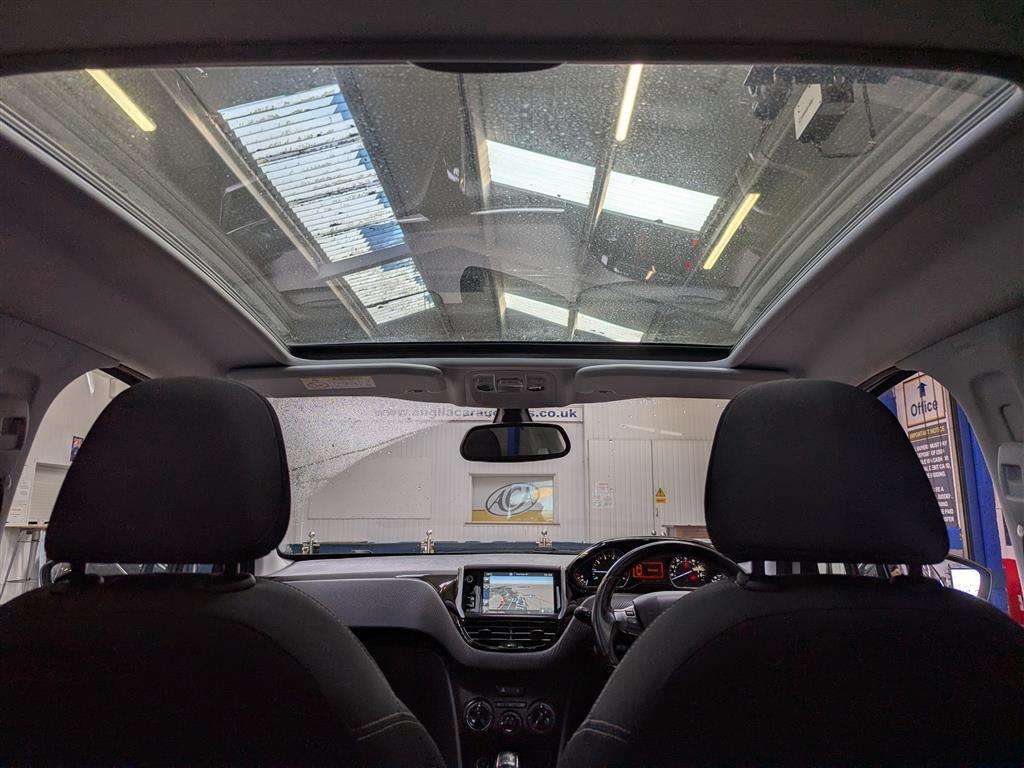 <p>2016 PEUGEOT 208 ALLURE</p>