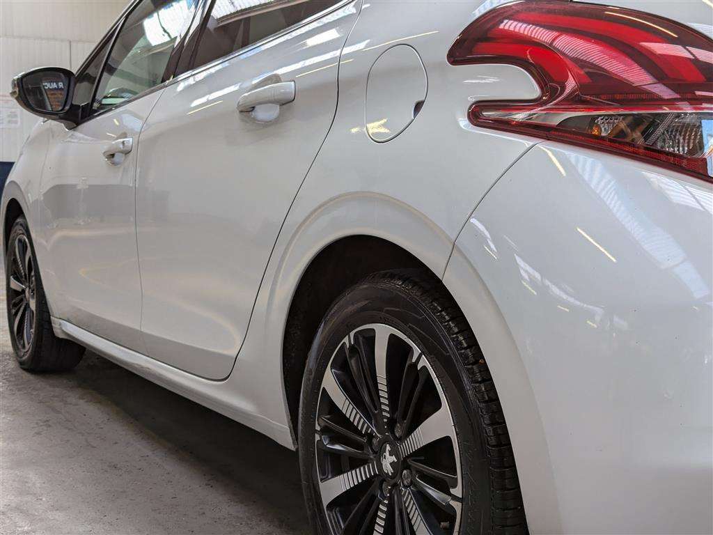 <p>2016 PEUGEOT 208 ALLURE</p>