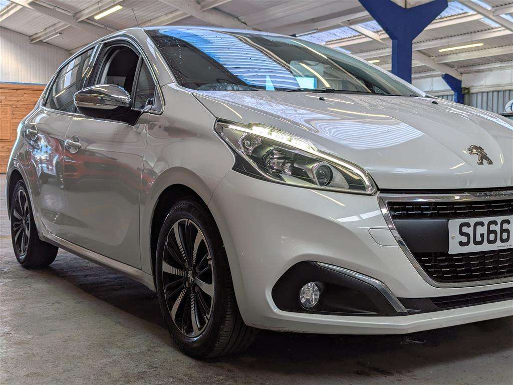 <p>2016 PEUGEOT 208 ALLURE</p>