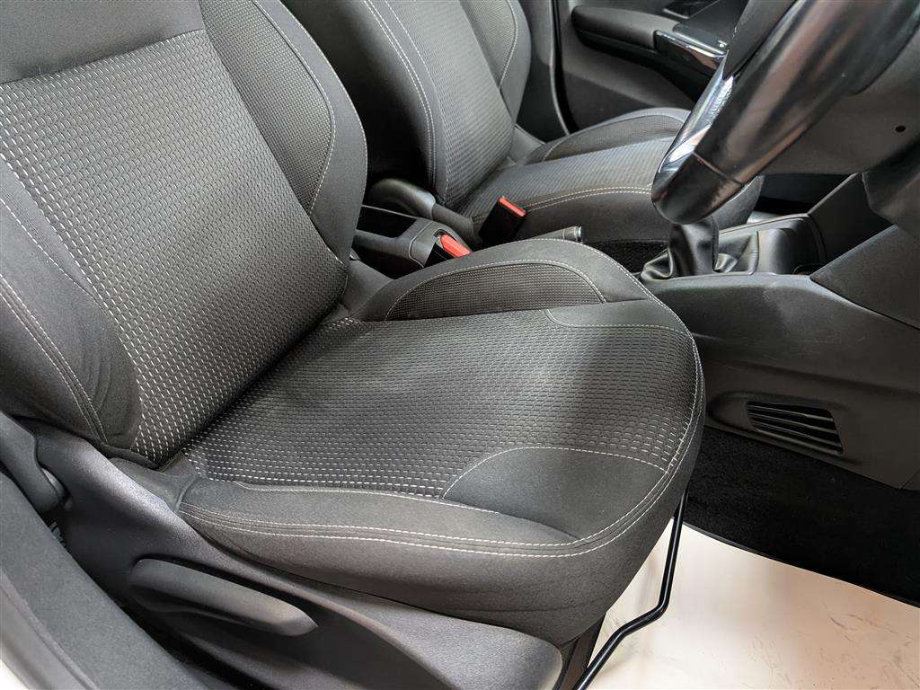 <p>2016 PEUGEOT 208 ALLURE</p>