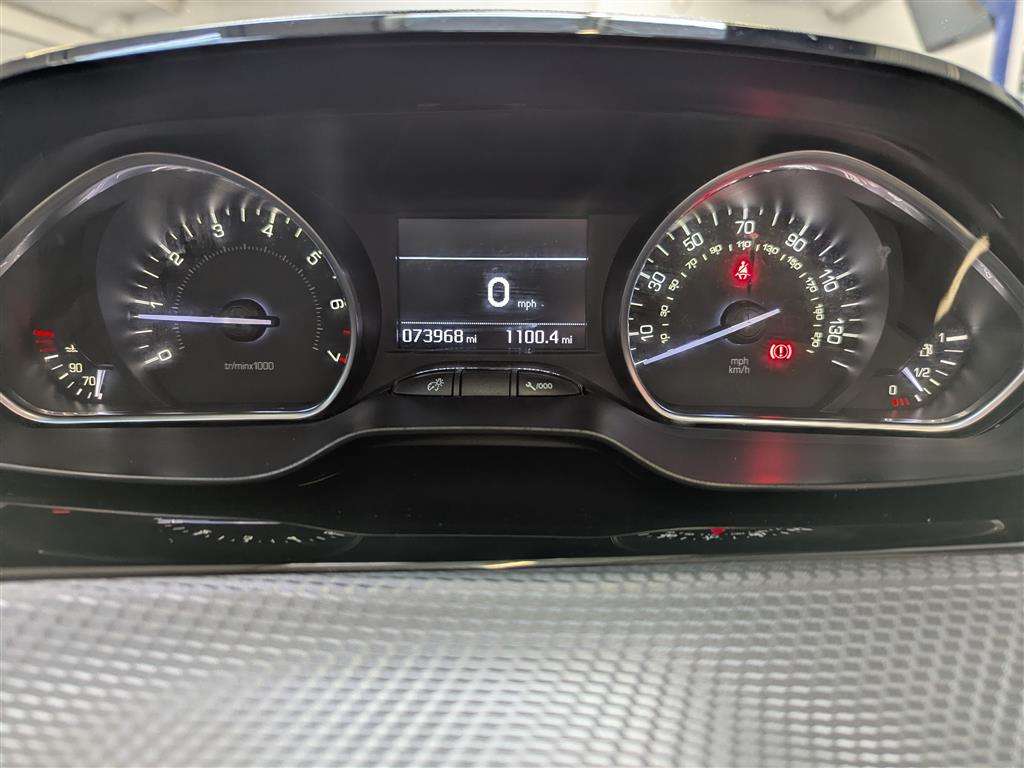 <p>2016 PEUGEOT 208 ALLURE</p>